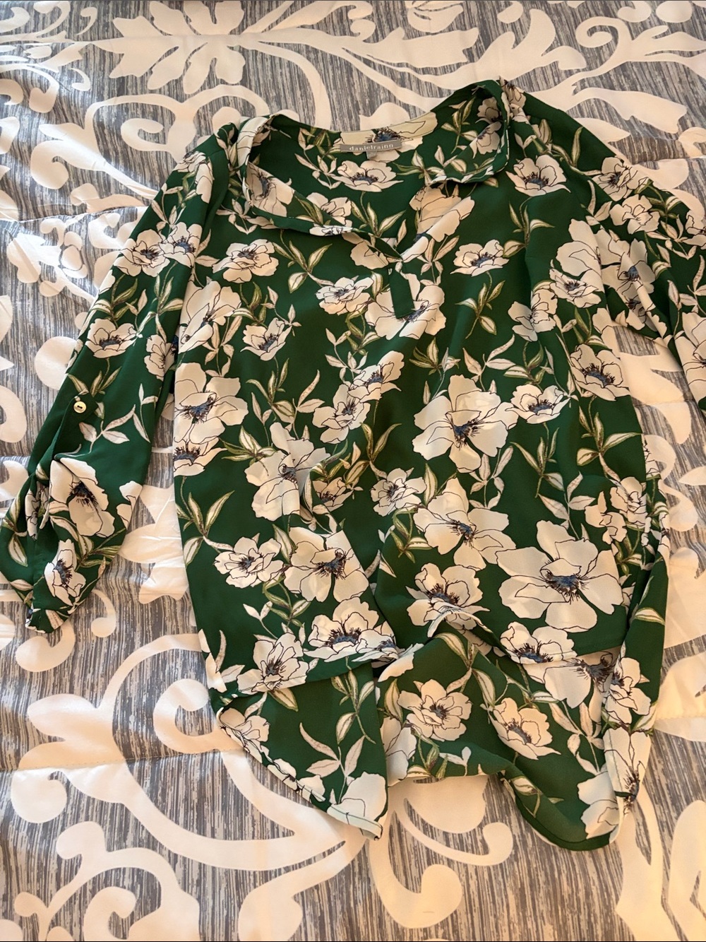 Green Floral V-Neck Women's Blouse - Brand Unknown